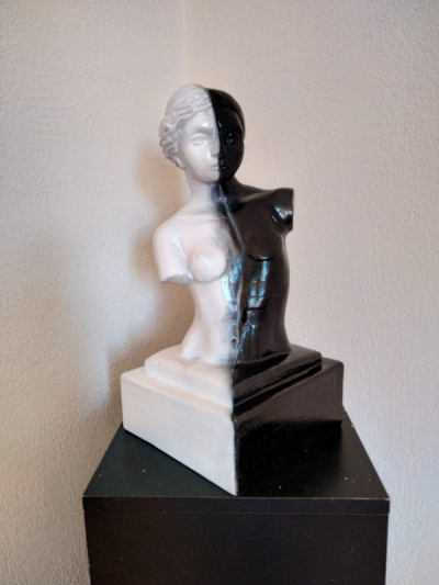 Entre homme et femme.    Vidéo sur Instagram 