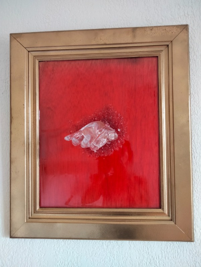 La main emprisonnée