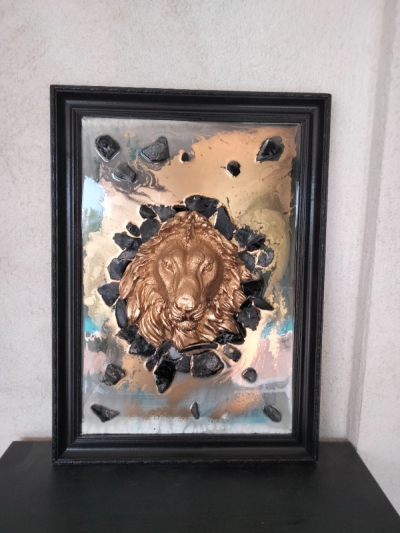 Black and golden lion.     Vidéo sur Instagram 